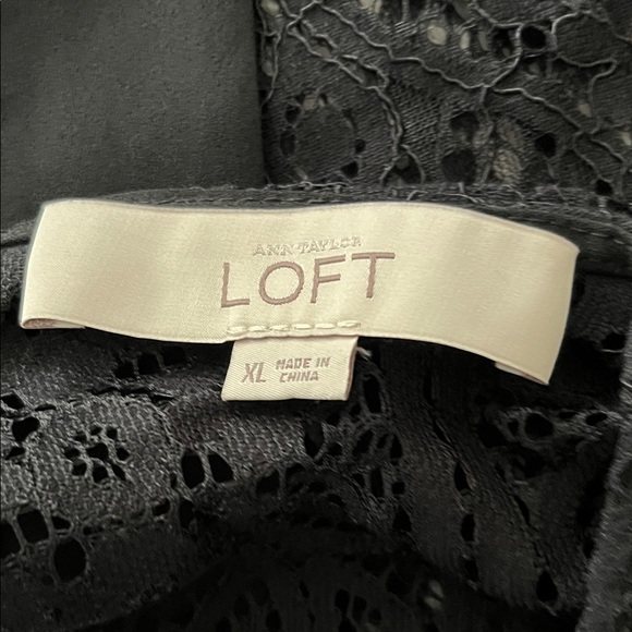 Elegant Black Lace Top - Picture 3 of 4